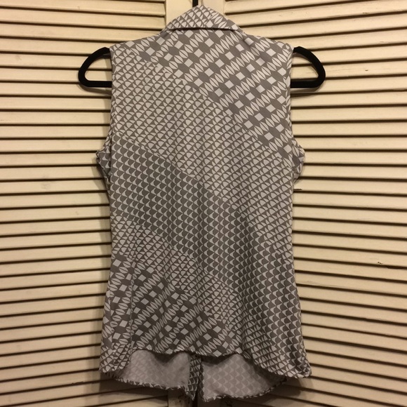 BCBG Maxazria Sleeveless Resort Top Gray Snaps - Picture 4 of 8
